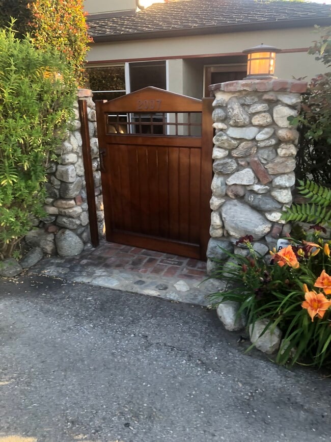 2007 Glenneyre St in Laguna Beach, CA - Building Photo - Building Photo