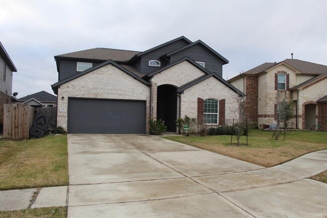 8811 Falcon Ct in Baytown, TX - Foto de edificio - Building Photo