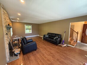 7 Manor Ln in Stony Brook, NY - Building Photo - Building Photo