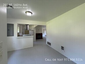 200 NE 160th Ave in Portland, OR - Building Photo - Building Photo