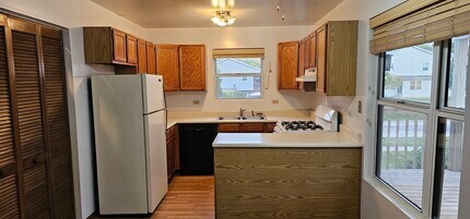 301 Village Creek Dr in Lake In The Hills, IL - Building Photo - Building Photo