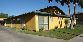 38463 Larkin Ave in Palmdale, CA - Building Photo