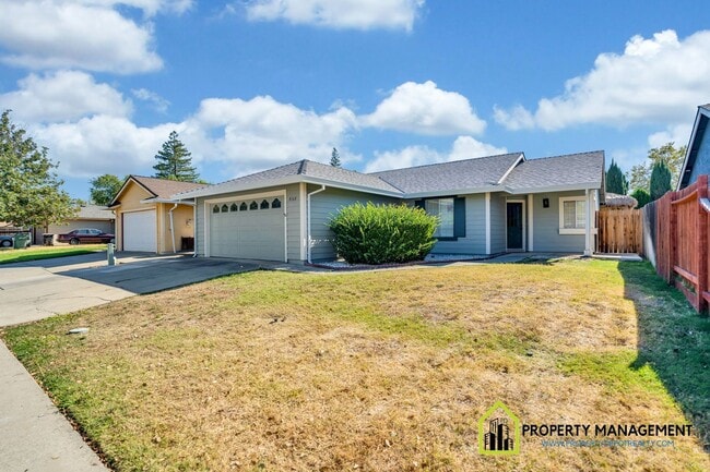 8160 Scenic Hills Way in Sacramento, CA - Building Photo - Building Photo