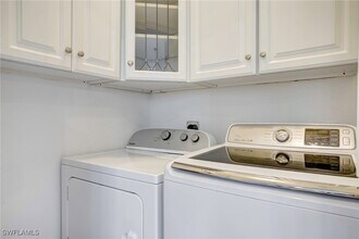 4821 Europa Dr in Naples, FL - Foto de edificio - Building Photo