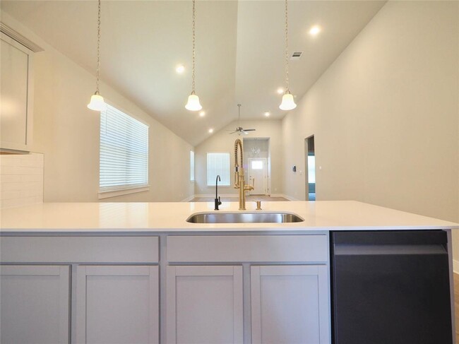 property at 211 Pinnacle Ln