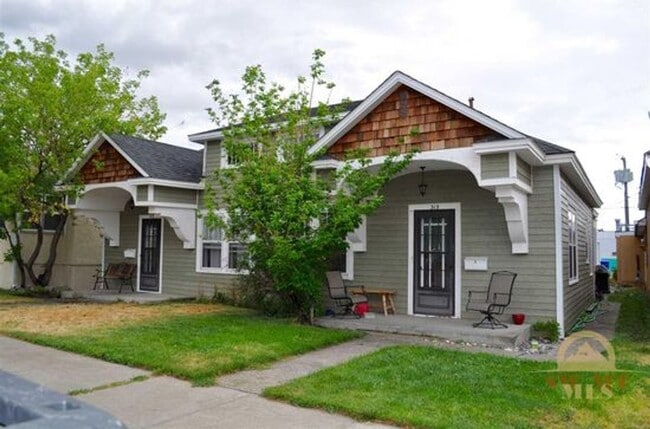 property at 313 S 2nd St