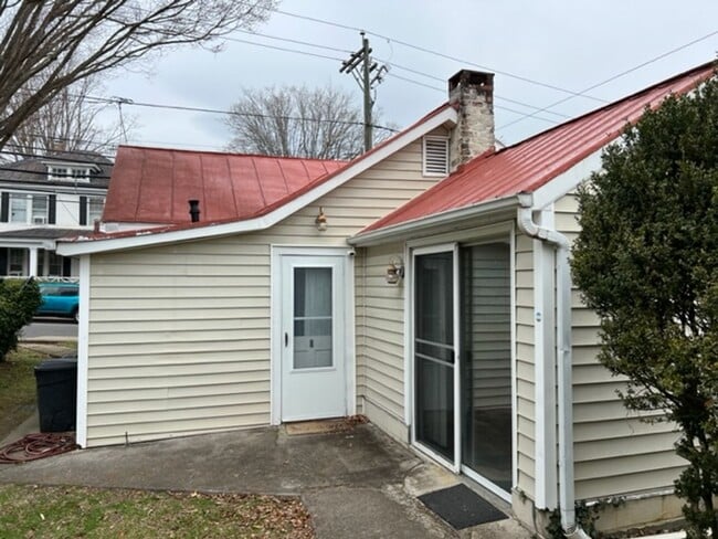 property at 204 S Jefferson St