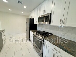 1304 Hillcrest Dr in Austin, TX - Building Photo - Building Photo