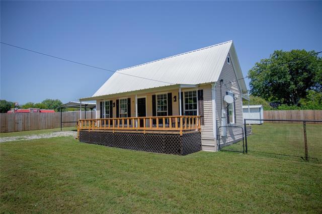 605 Orange Ave in Farmersville, TX - Building Photo