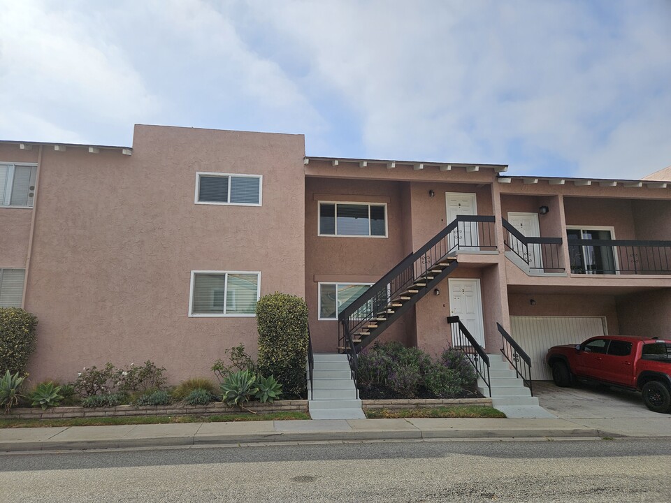 2123 Harriman Ln, Unit 2 in Redondo Beach, CA - Foto de edificio