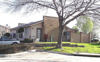 Country Greene Townhomes in Hurst, TX - Building Photo - Building Photo