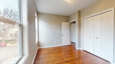 2103 W Fletcher St, Unit 2 in Chicago, IL - Building Photo - Building Photo