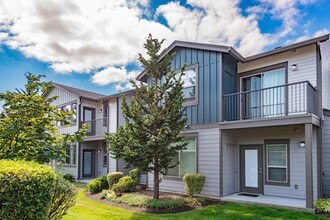 Four Lakes Apartment Homes in Auburn, WA - Foto de edificio - Building Photo