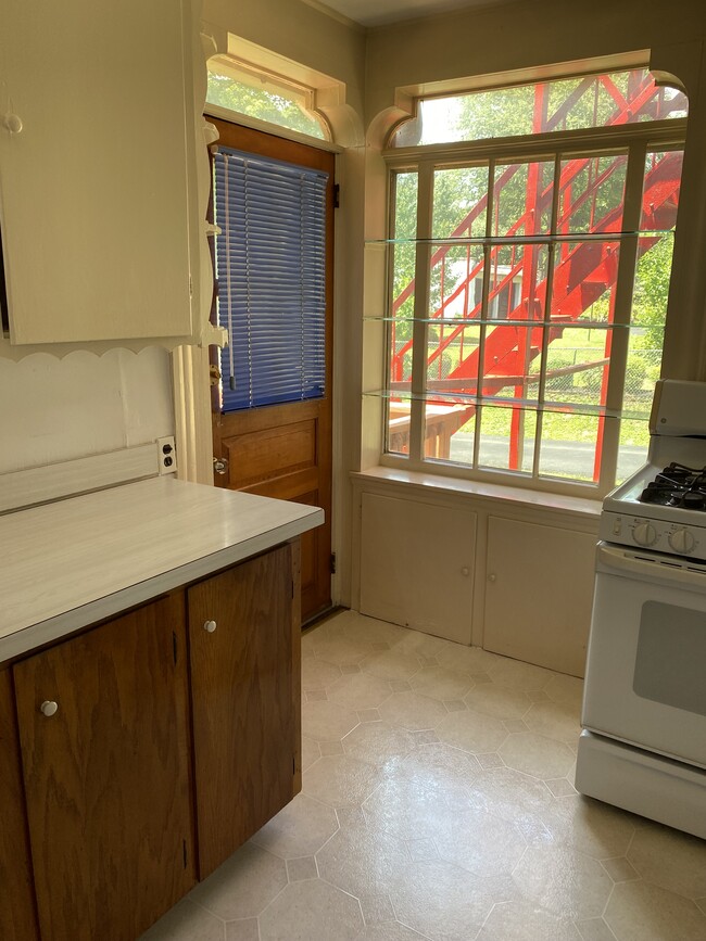 7936 Montgomery Ave, Unit 1st floor in Elkins Park, PA - Building Photo - Building Photo