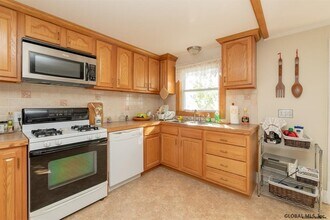 523 Old Plank Rd-Unit -A (Downstairs) in Greenville, NY - Building Photo - Building Photo