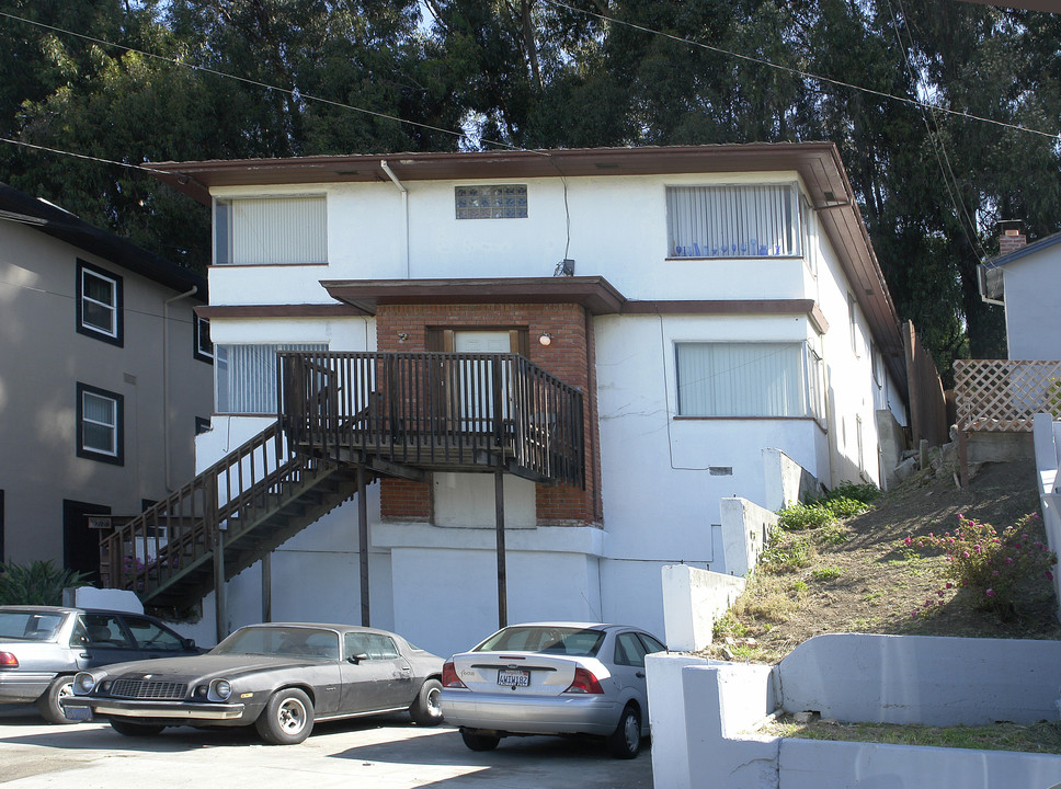 6518 Outlook Ave in Oakland, CA - Foto de edificio