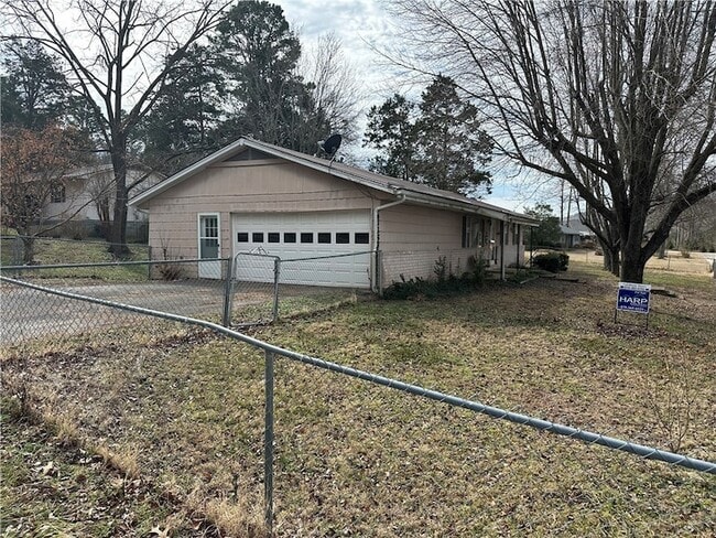 101 Buffalo St in Jasper, AR - Foto de edificio - Building Photo