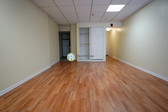 62 Boylston St, Unit M03 in Boston, MA - Foto de edificio - Building Photo