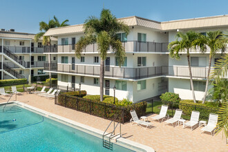 Central Gardens in Naples, FL - Foto de edificio - Building Photo