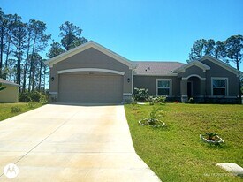 8245 Larrimore Ave in North Port, FL - Building Photo