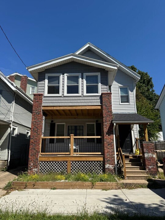 225 Liberty St in Erie, PA - Building Photo