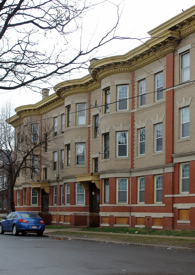 1 Beacon Ave in Holyoke, MA - Foto de edificio - Building Photo