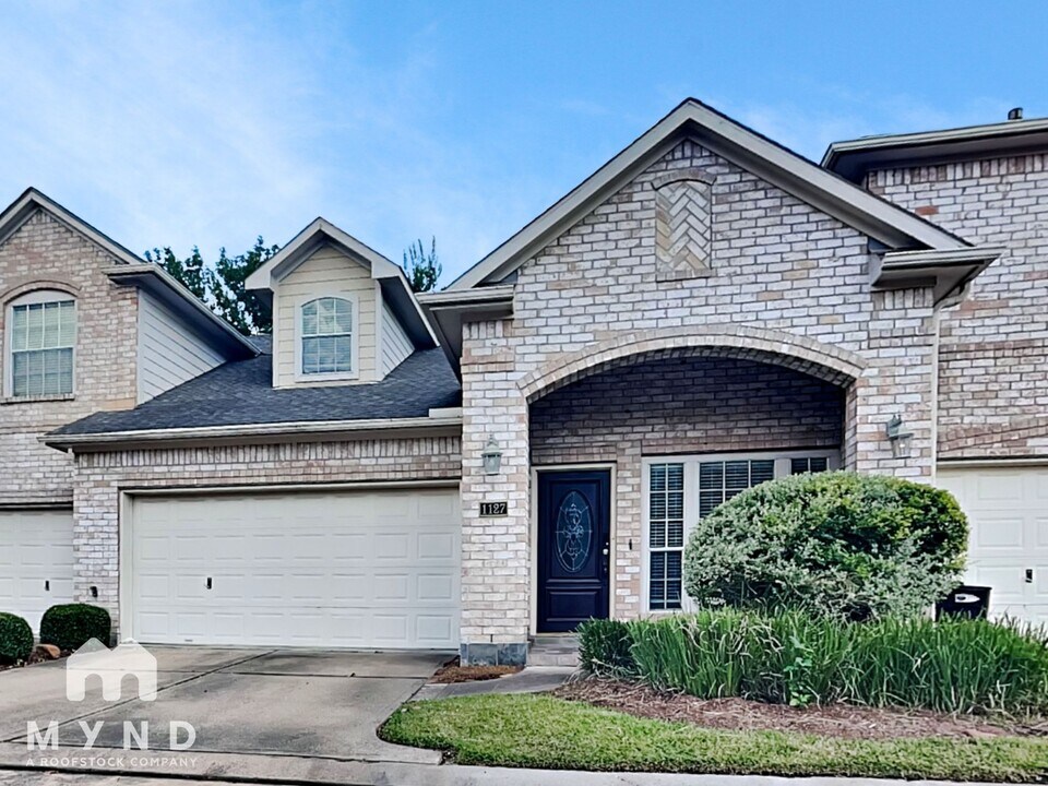 1127 Enclave Sq E in Houston, TX - Foto de edificio