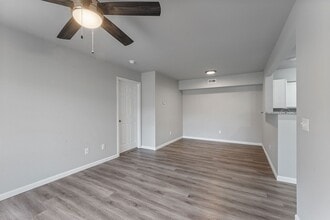 Creekside Clearing Apartments in Bentonville, AR - Foto de edificio - Building Photo