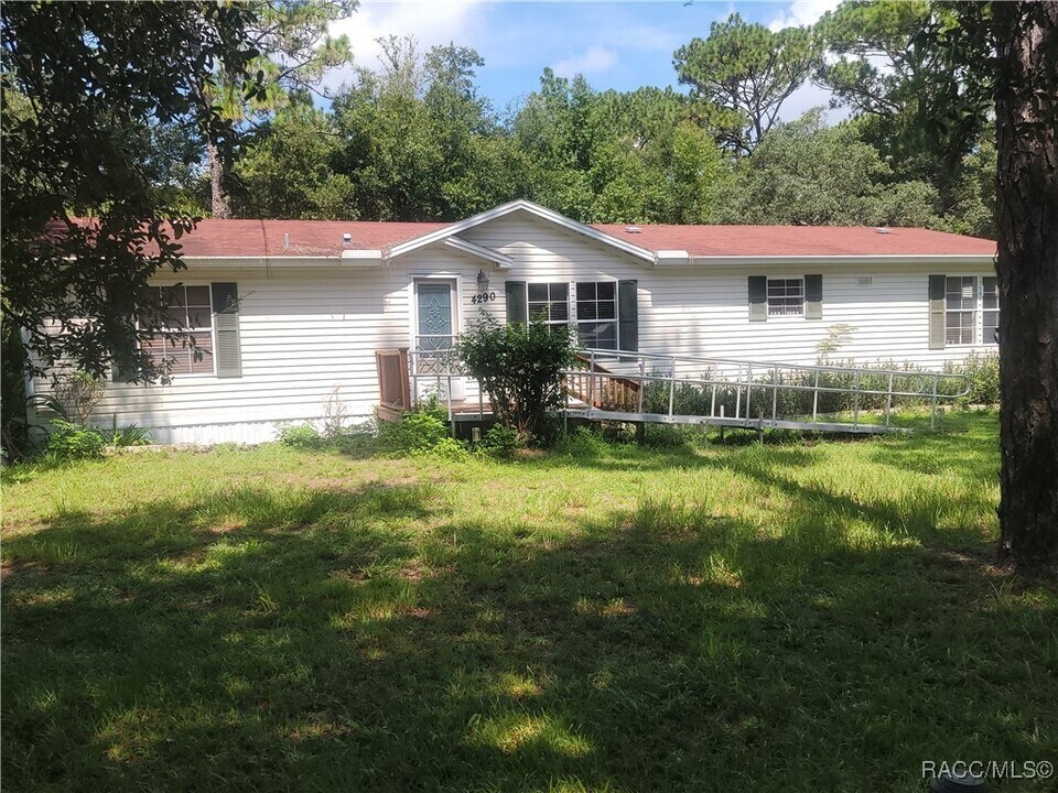 4290 S Pencil Pt in Homosassa, FL - Foto de edificio