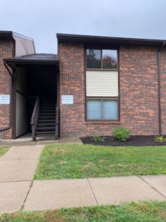 207 S Ivy Ln in Butler, IN - Building Photo