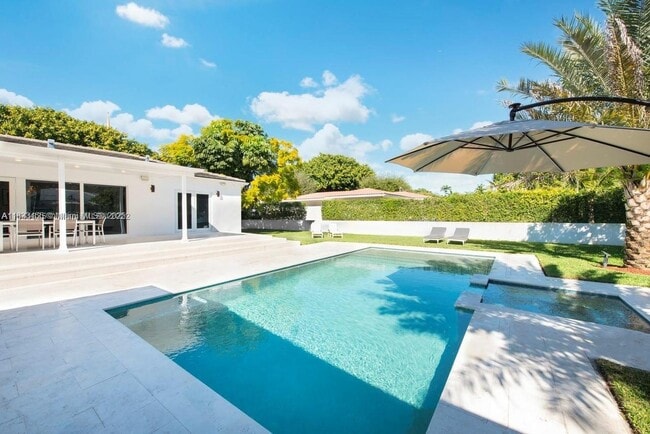 9811 NE 4th Avenue Rd in Miami Shores, FL - Building Photo - Building Photo