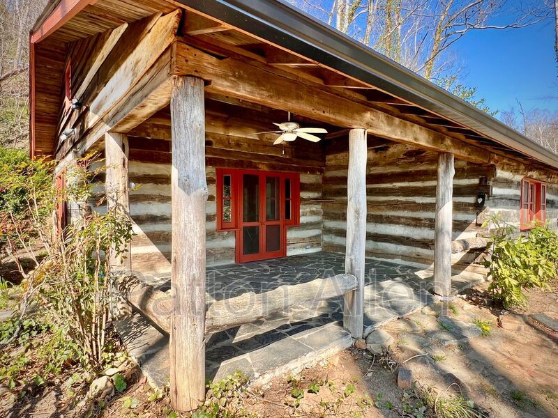 3 Wayside Rd in Asheville, NC - Building Photo