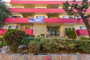 740 S St Andrews Pl, Unit 17 in Los Angeles, CA - Building Photo