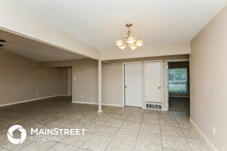 1905 Christopher Dr in Fort Worth, TX - Foto de edificio - Building Photo