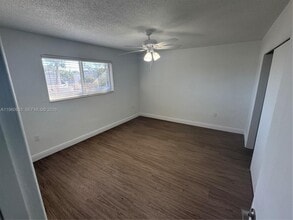 6705 SW 44th St in Miami, FL - Building Photo - Building Photo