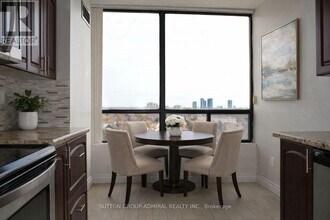 7440 Bathurst St in Vaughan, ON - Building Photo - Building Photo