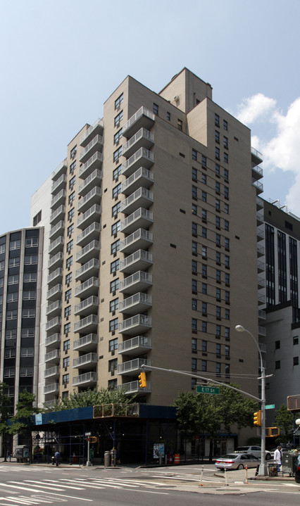 350-156 E 17th St in New York, NY - Building Photo