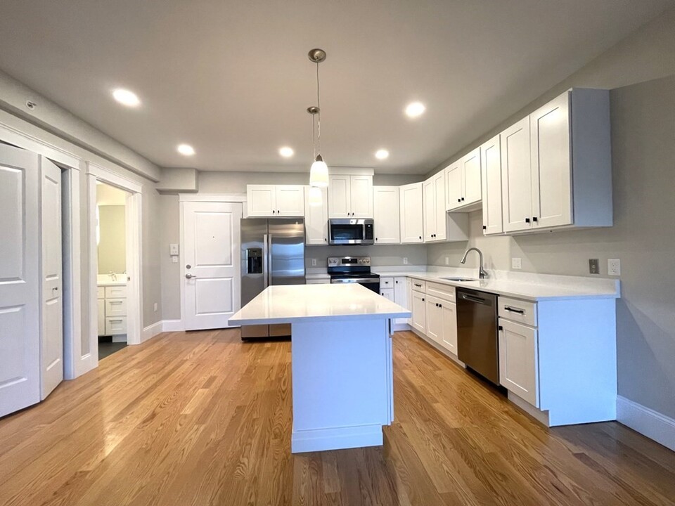 138 Eastern Ave-Unit -5 in Malden, MA - Building Photo