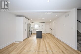 8141 Coventry Rd in Niagara Falls, ON - Building Photo - Building Photo