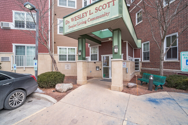 Dr. Wesley Scott in Milwaukee, WI - Foto de edificio - Building Photo