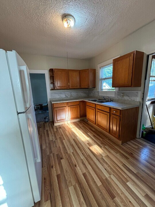 228 Prospect St in Bristol, CT - Building Photo