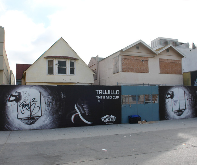 815 Ocean Front Walk in Venice, CA - Foto de edificio - Building Photo