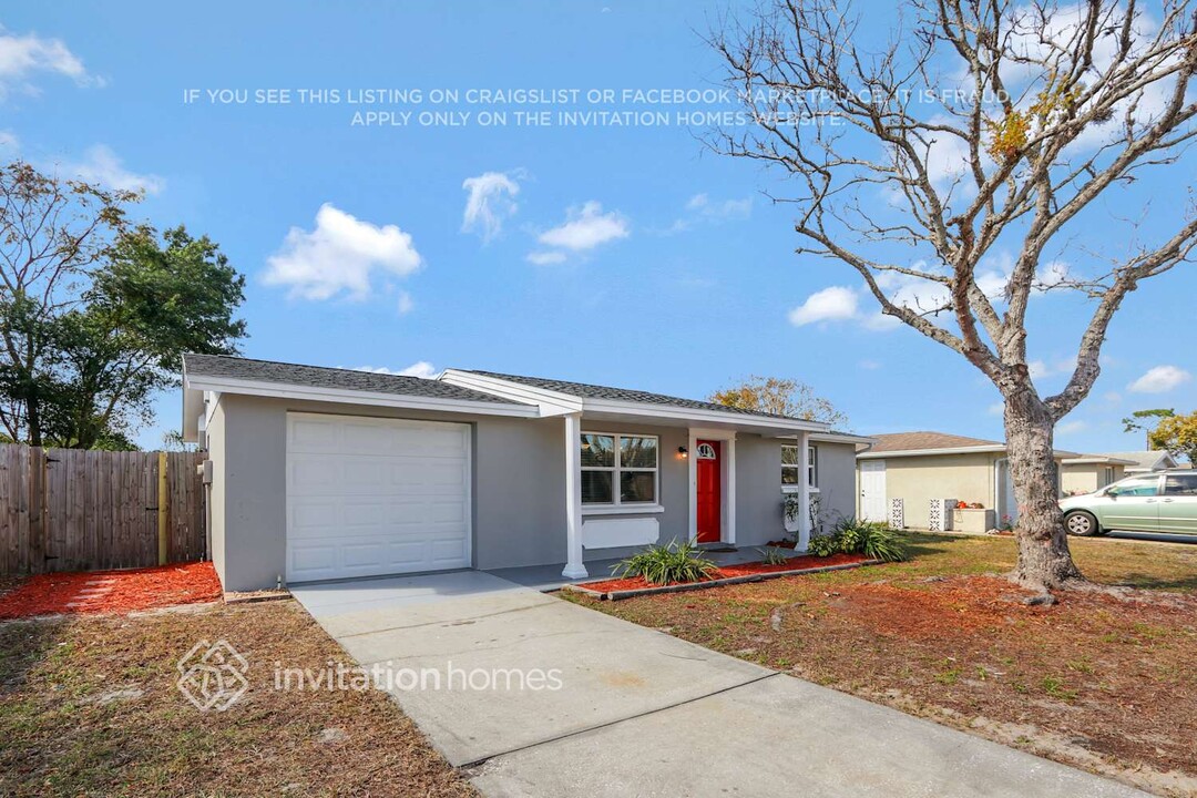 9401 Mark Twain Ln in Port Richey, FL - Building Photo