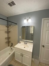 5512 Estates Court, Unit Downstairs 1 bed in Norcross, GA - Foto de edificio - Building Photo