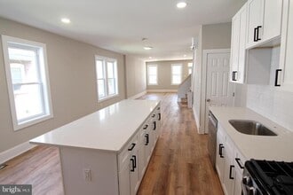 17 W 4th St in Bridgeport, PA - Building Photo - Building Photo