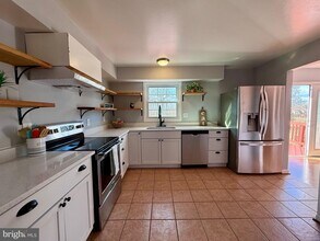 19560 Smith Cir in Ashburn, VA - Building Photo - Building Photo