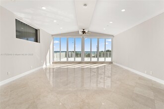 5601 Collins Ave in Miami Beach, FL - Building Photo - Building Photo