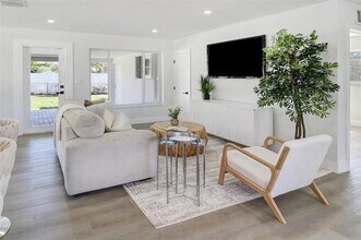 104 SE 10th Ave in Pompano Beach, FL - Building Photo - Building Photo