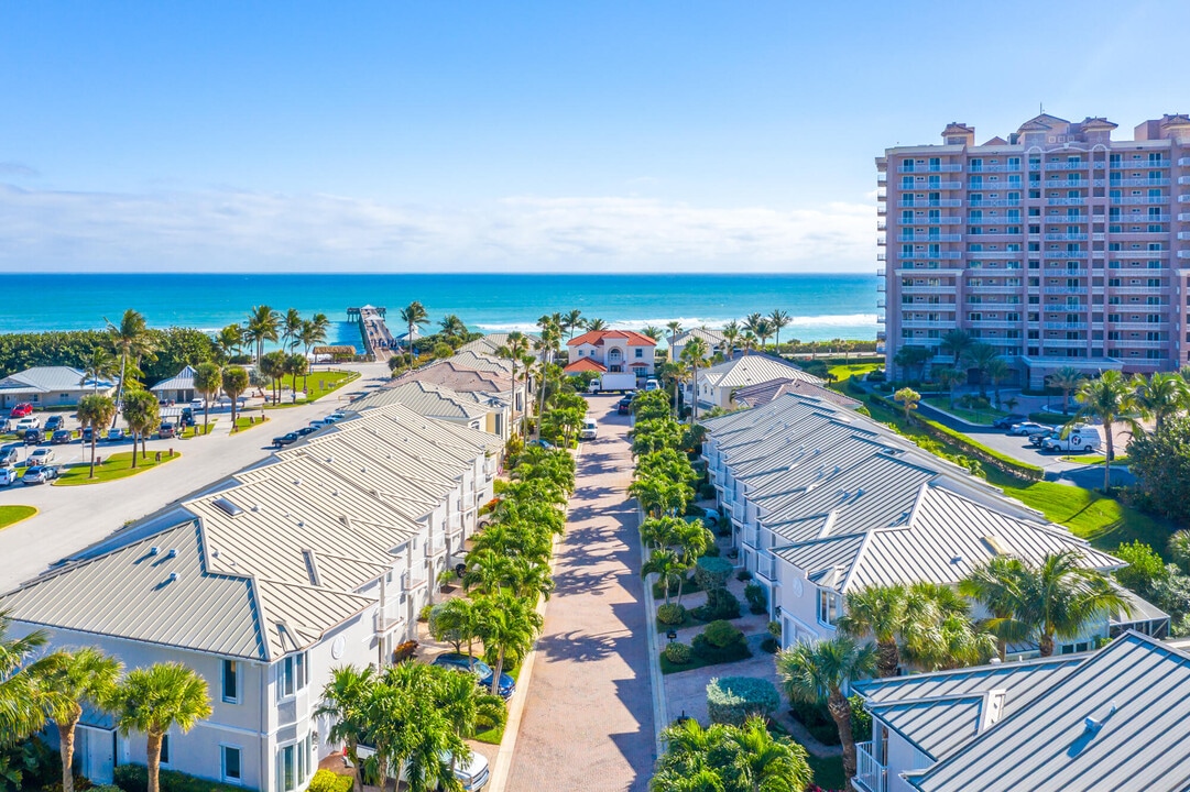 774 Seaview Dr in North Palm Beach, FL - Building Photo