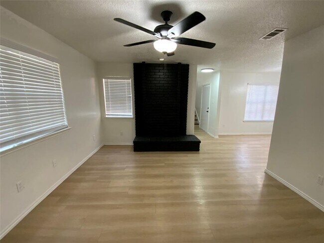 9524 Woodvale Dr in Austin, TX - Building Photo - Building Photo